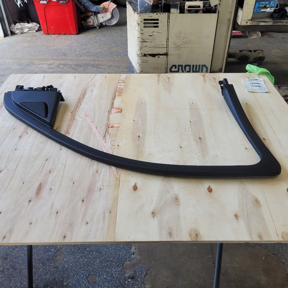 2019 ESCALADE LH DRIVER UPPER DOOR PANEL TRIM 29235 - image 3