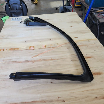 2019 ESCALADE LH DRIVER UPPER DOOR PANEL TRIM 29235 - image 7
