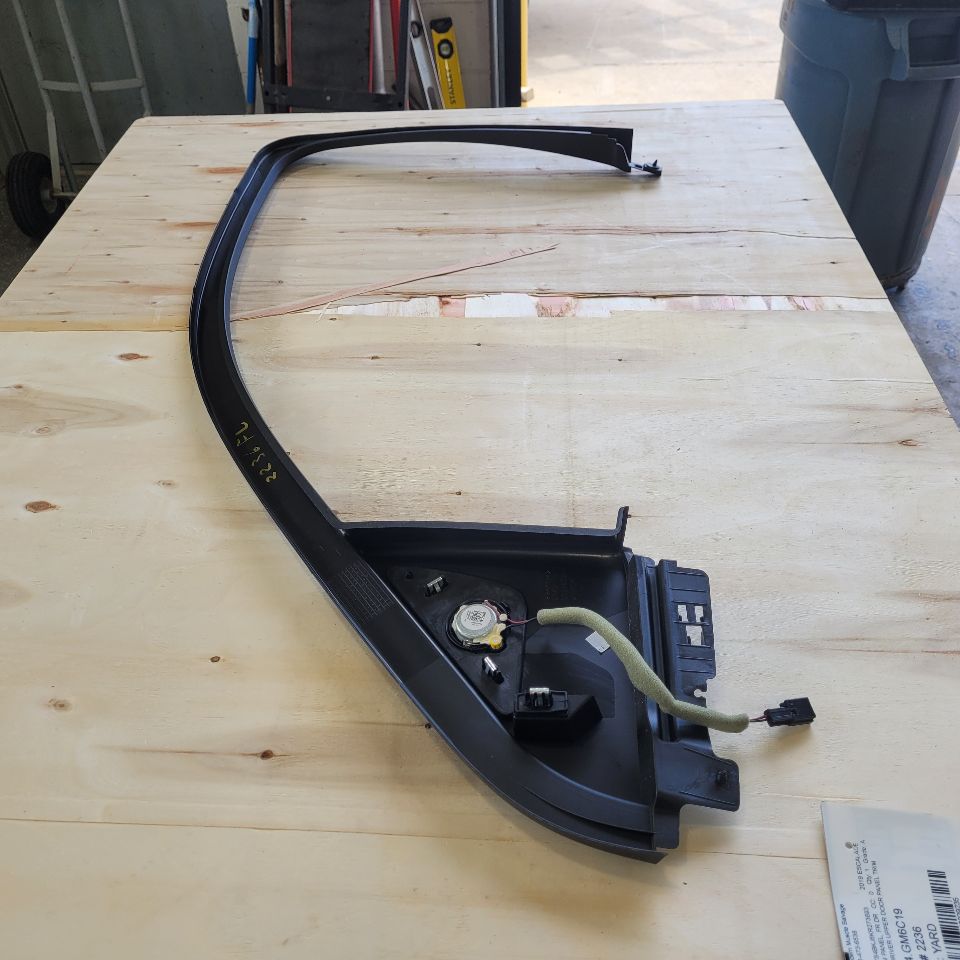 2019 ESCALADE LH DRIVER UPPER DOOR PANEL TRIM 29235 - image 9