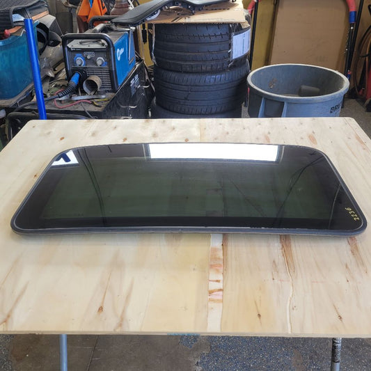 2019 ESCALADE OEM SUN MOON ROOF GLASS ONLY 29236 - image 1