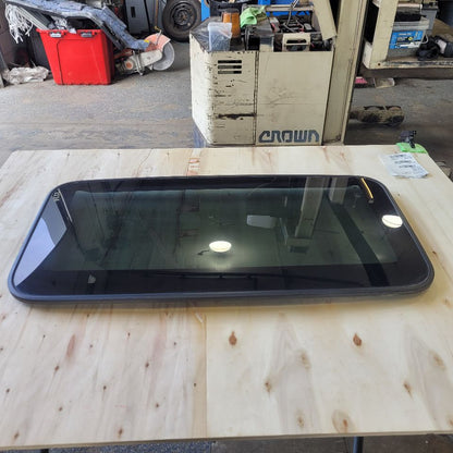 2019 ESCALADE OEM SUN MOON ROOF GLASS ONLY 29236 - image 3