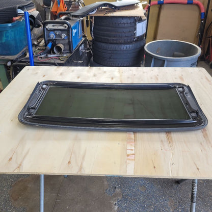2019 ESCALADE OEM SUN MOON ROOF GLASS ONLY 29236 - image 5