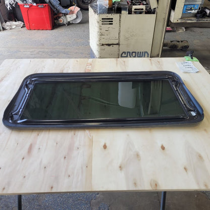 2019 ESCALADE OEM SUN MOON ROOF GLASS ONLY 29236 - image 7