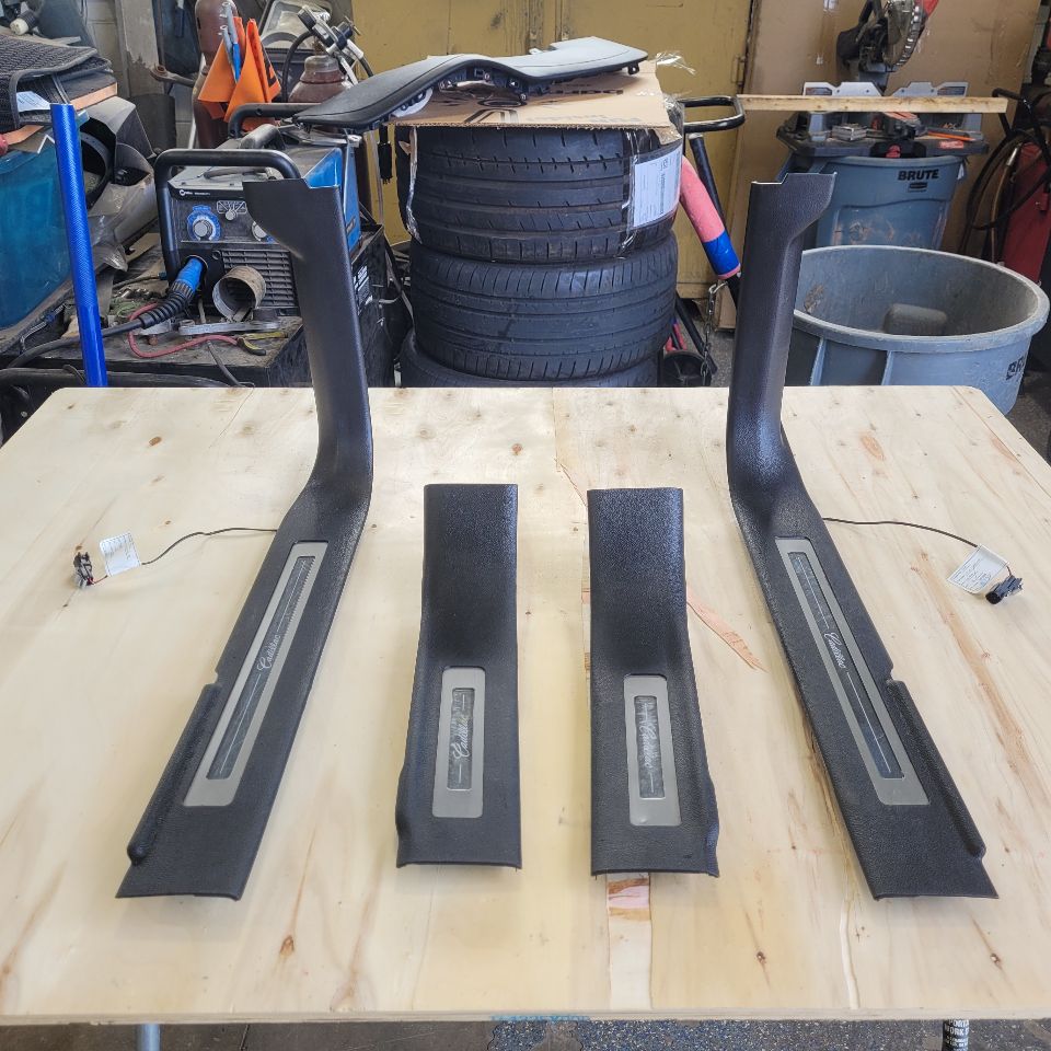 2019 ESCALADE ILLUMINDATED DOOR SILLS SET OF 4 29254 - image 1