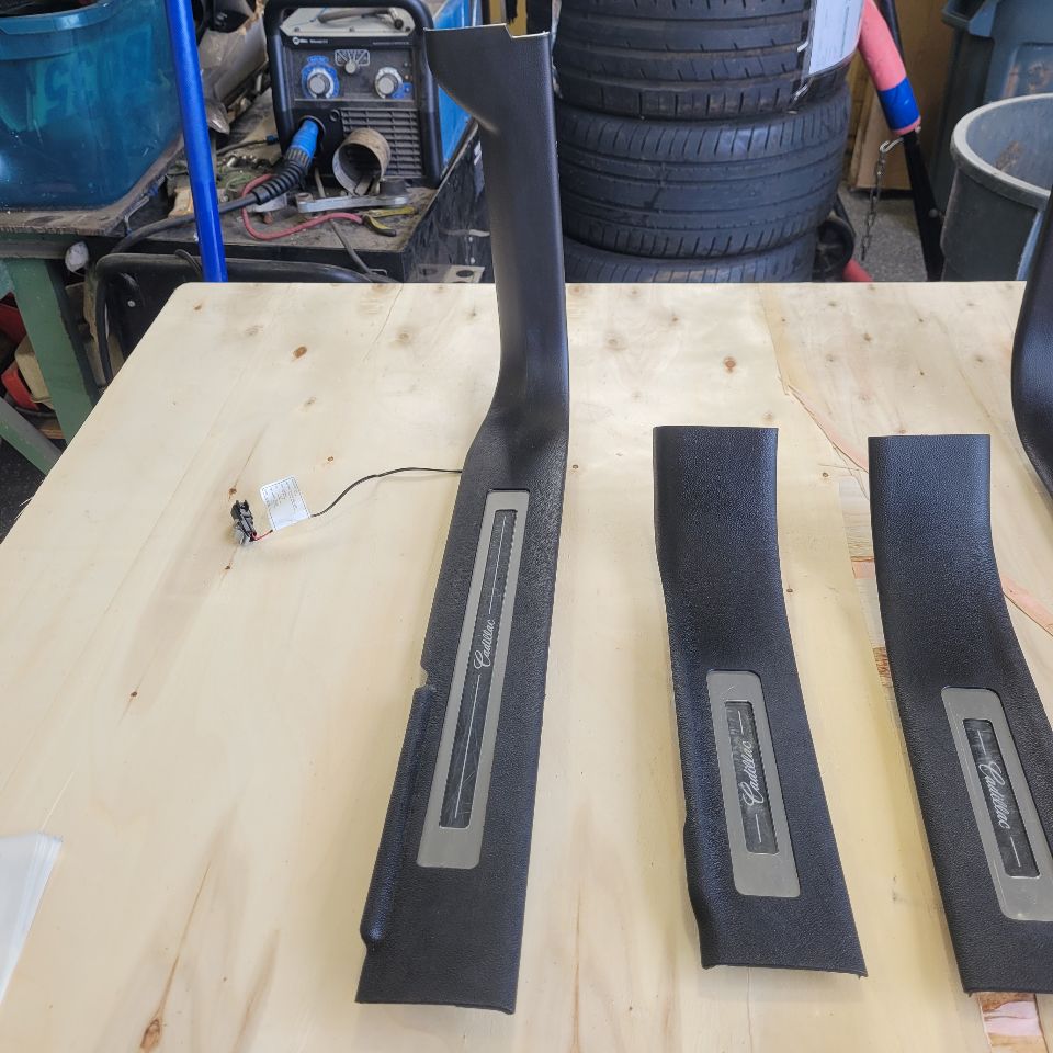 2019 ESCALADE ILLUMINDATED DOOR SILLS SET OF 4 29254 - image 3