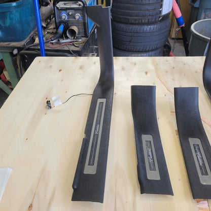 2019 ESCALADE ILLUMINDATED DOOR SILLS SET OF 4 29254 - image 3