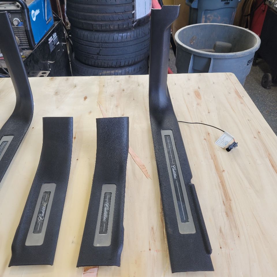 2019 ESCALADE ILLUMINDATED DOOR SILLS SET OF 4 29254 - image 4