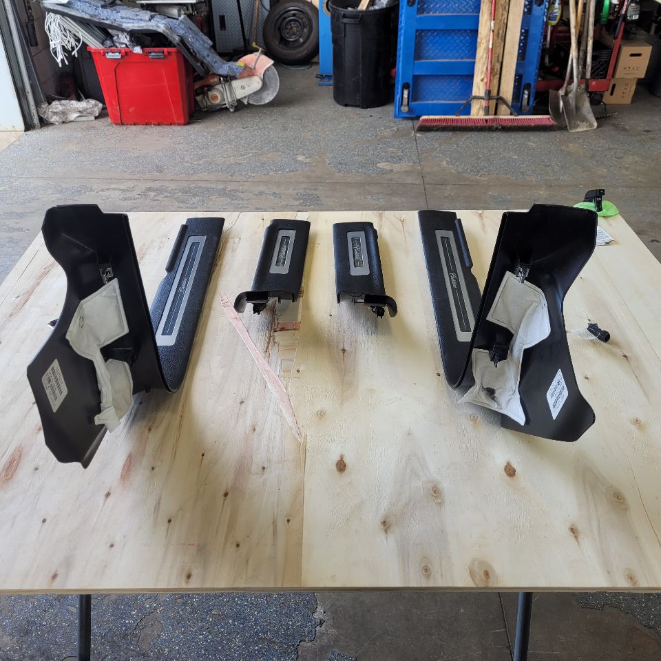 2019 ESCALADE ILLUMINDATED DOOR SILLS SET OF 4 29254 - image 7