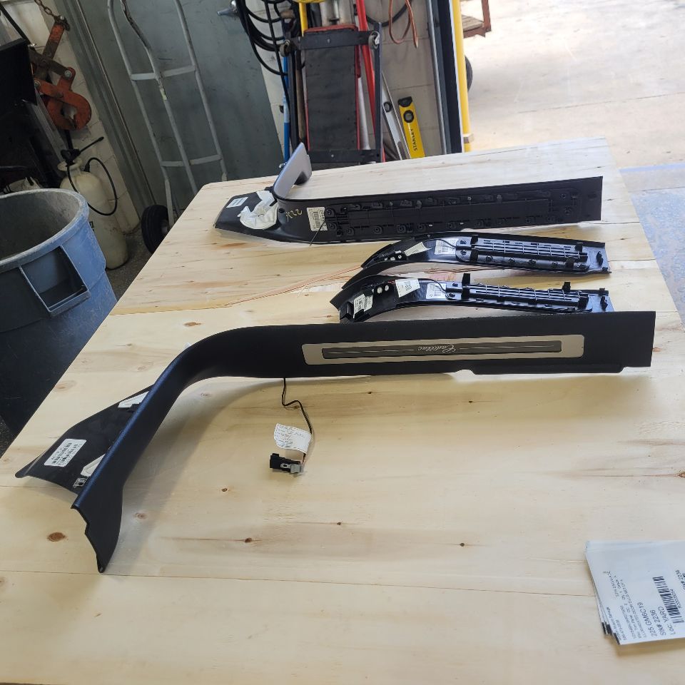 2019 ESCALADE ILLUMINDATED DOOR SILLS SET OF 4 29254 - image 8