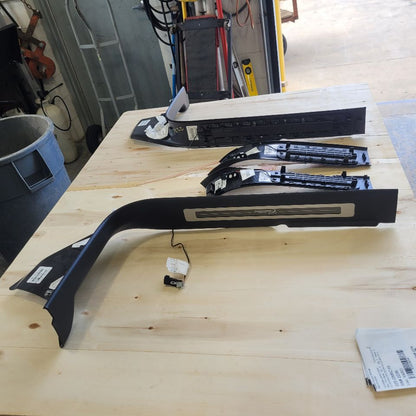 2019 ESCALADE ILLUMINDATED DOOR SILLS SET OF 4 29254 - image 8