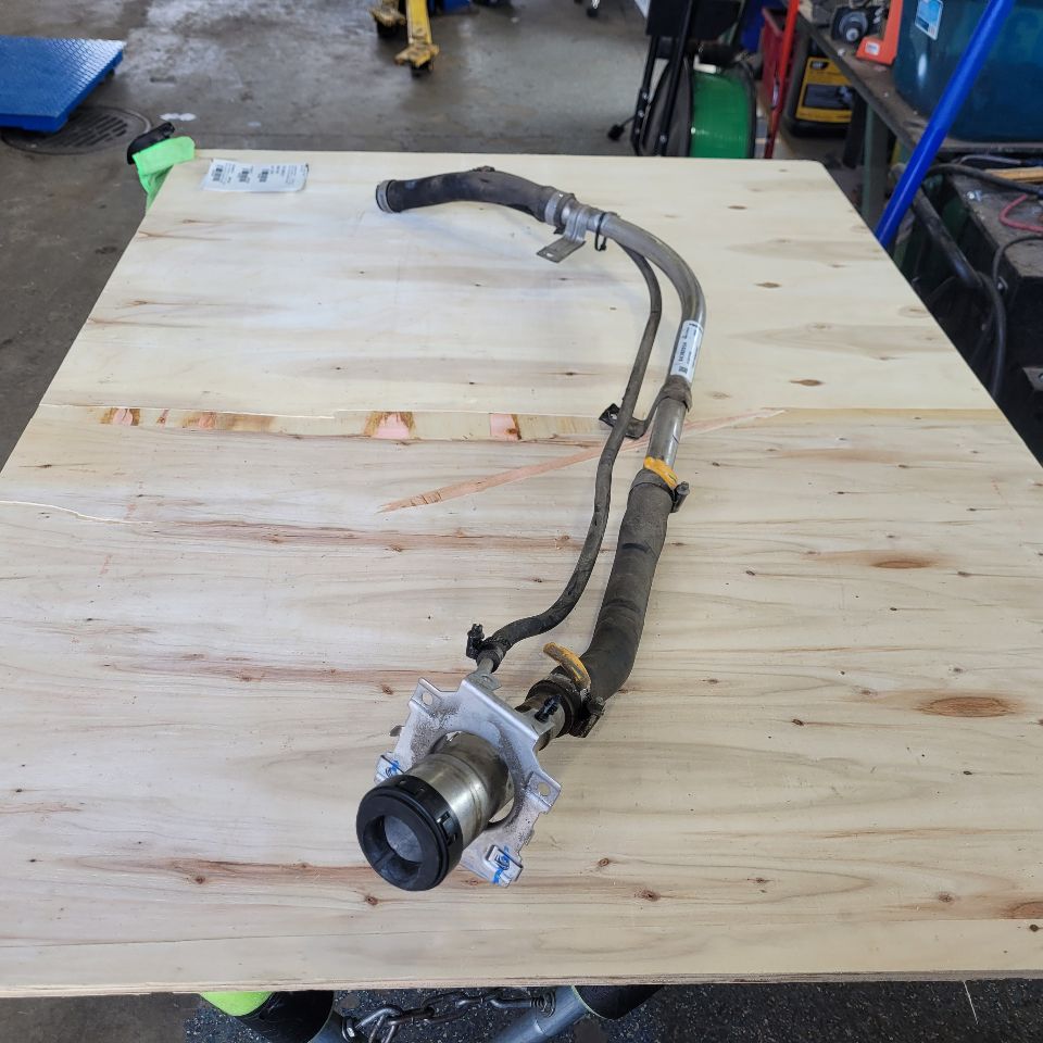 2019 ESCALADE FUEL FILLER NECK ASSEMBLY 84695998. 29255 - image 6