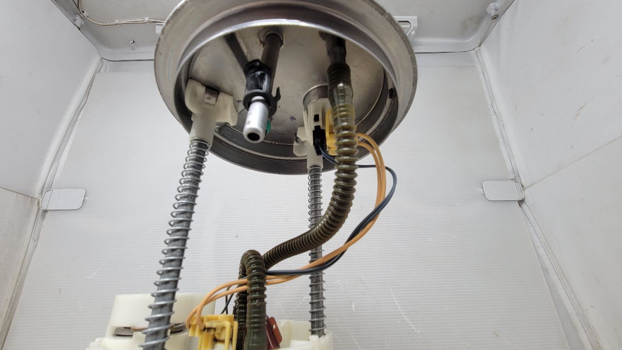 OEM 6.2L FUEL PUMP 13513337 96K MI 29257 - image 3