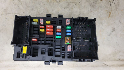 2019 ESCALADE DASH CABIN FUSE BOX 84114433 29271 - image 1