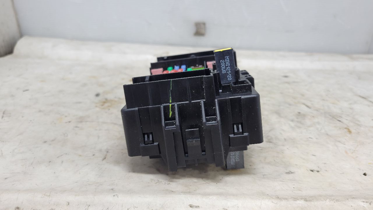2019 ESCALADE DASH CABIN FUSE BOX 84114433 29271 - image 3