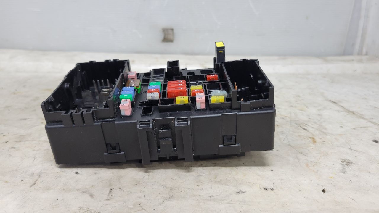 2019 ESCALADE DASH CABIN FUSE BOX 84114433 29271 - image 4