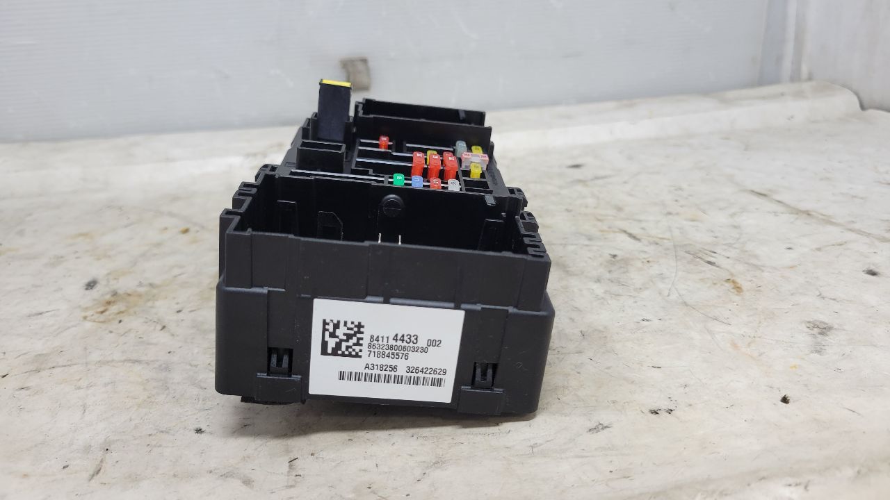 2019 ESCALADE DASH CABIN FUSE BOX 84114433 29271 - image 5