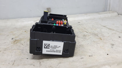 2019 ESCALADE DASH CABIN FUSE BOX 84114433 29271 - image 5
