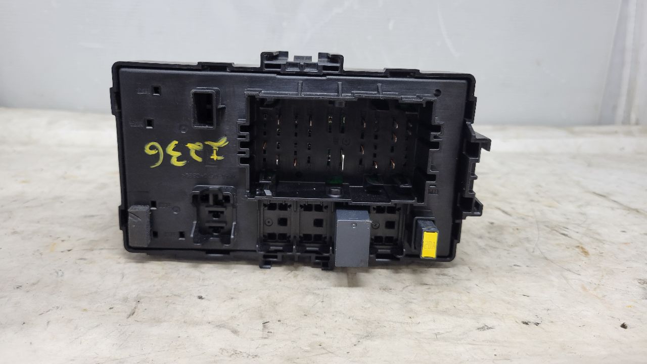 2019 ESCALADE DASH CABIN FUSE BOX 84114433 29271 - image 6