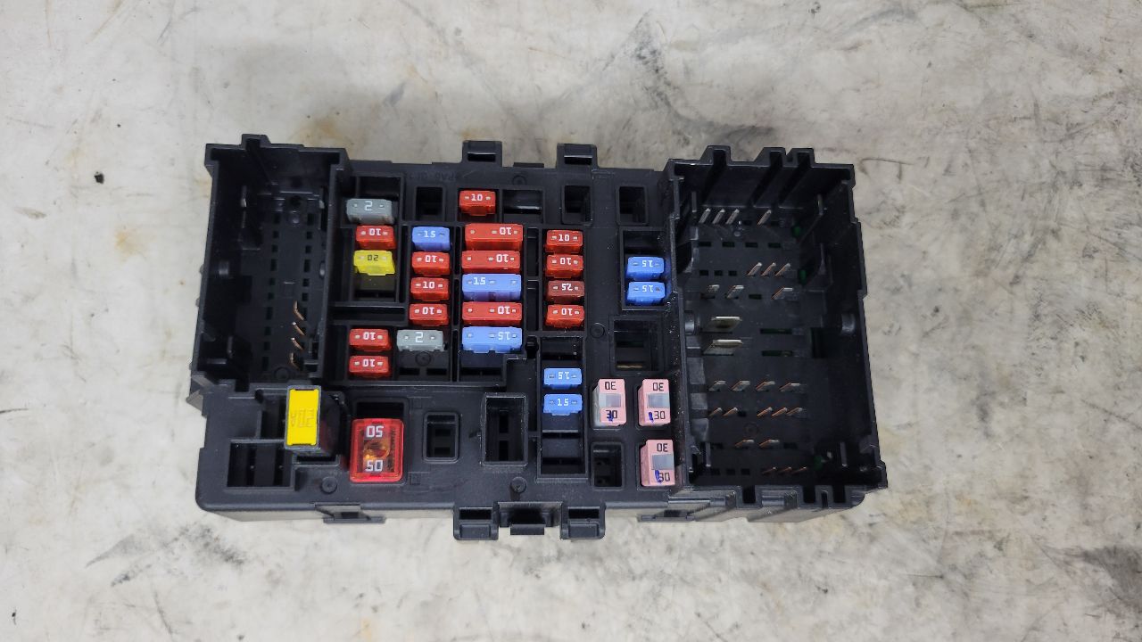 2019 ESCALADE DASH CABIN FUSE BOX 84114432 29278 - image 1