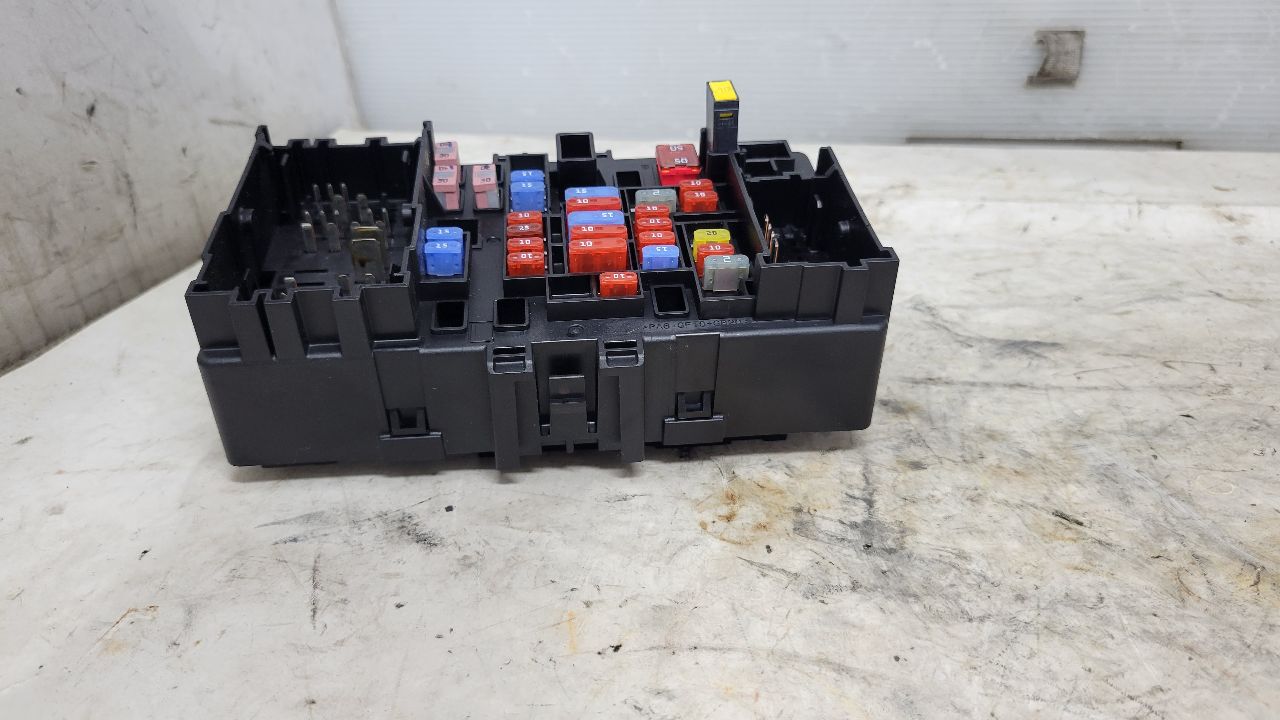 2019 ESCALADE DASH CABIN FUSE BOX 84114432 29278 - image 4