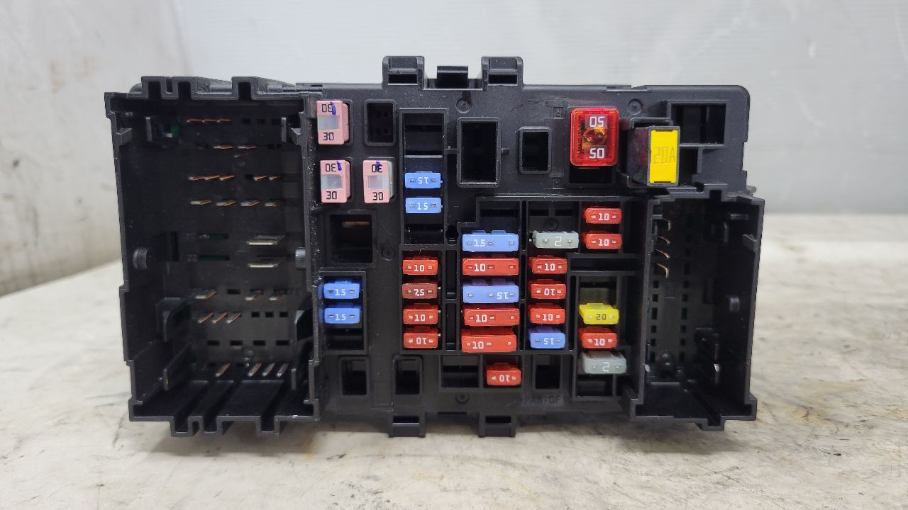 2019 ESCALADE DASH CABIN FUSE BOX 84114432 29278 - image 6