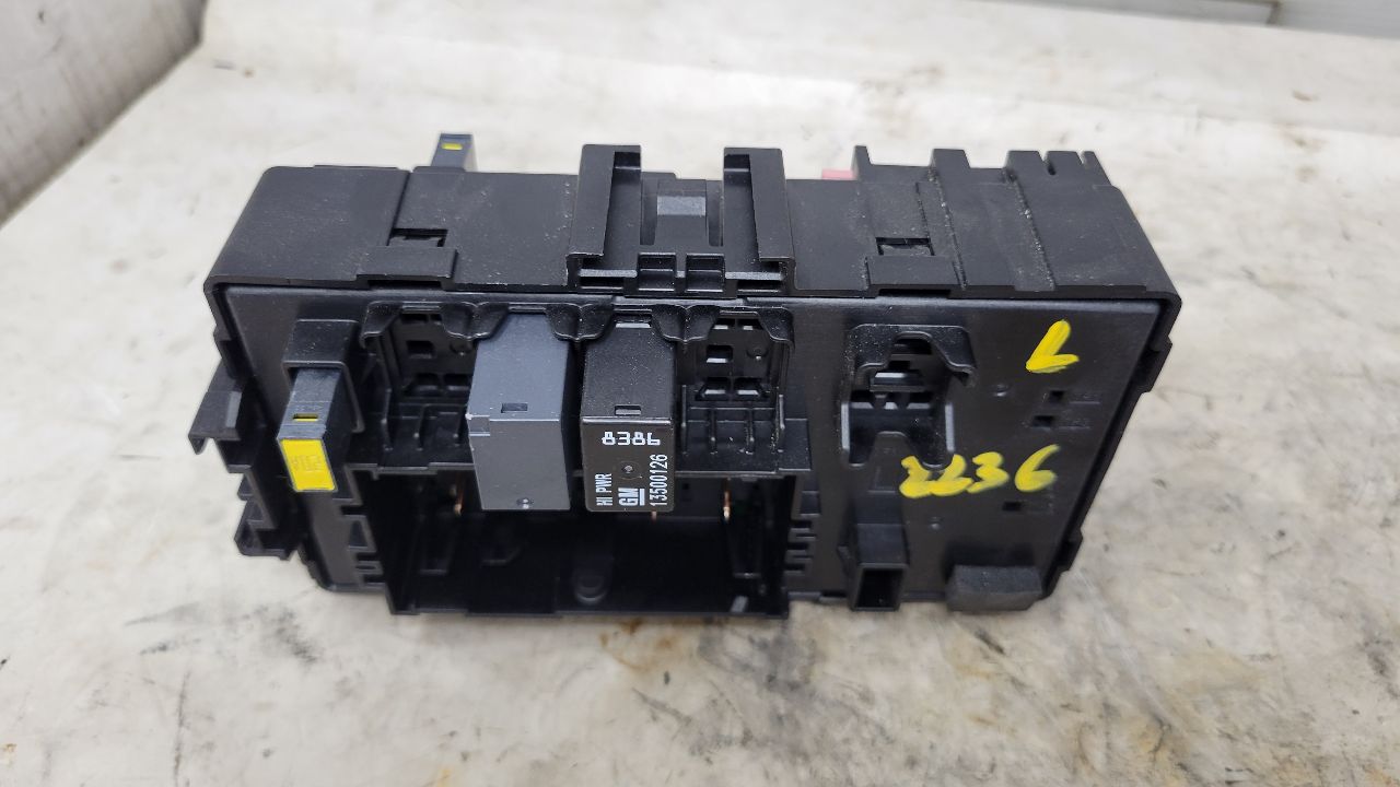 2019 ESCALADE DASH CABIN FUSE BOX 84114432 29278 - image 8
