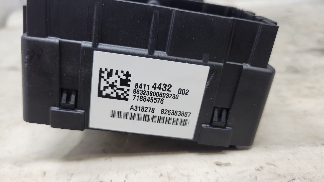2019 ESCALADE DASH CABIN FUSE BOX 84114432 29278 - image 9