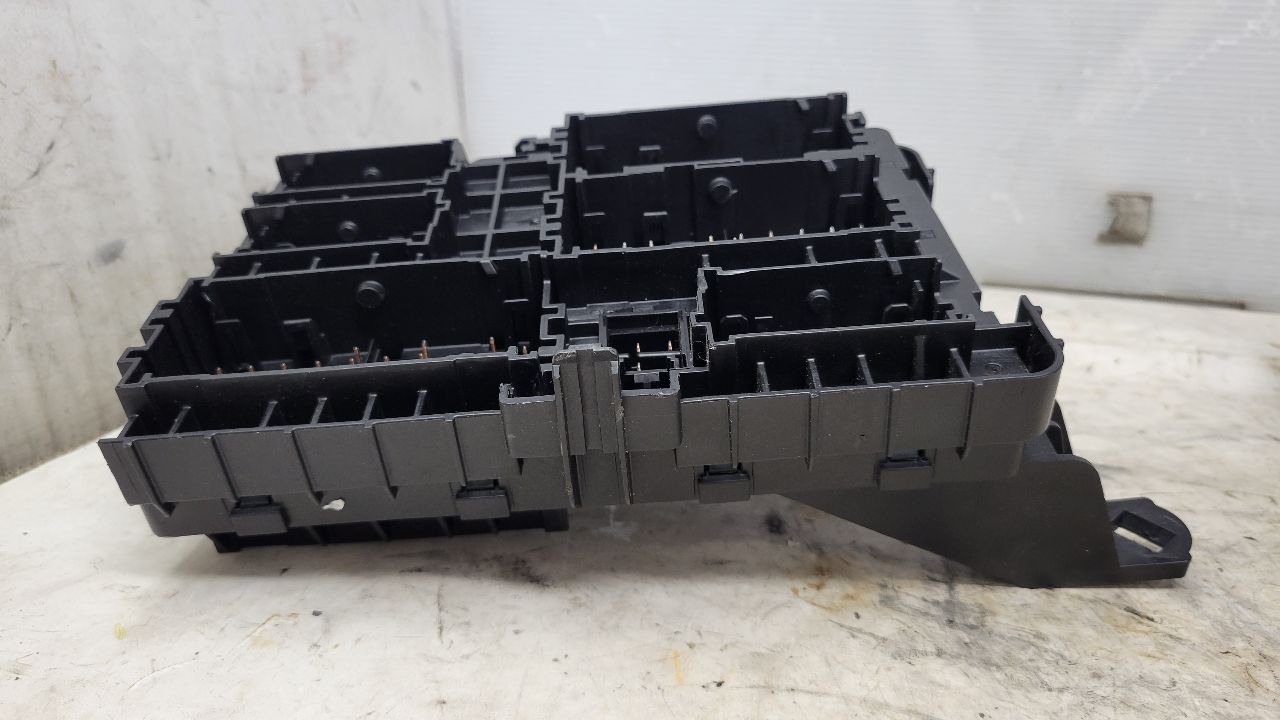 2019 ESCALADE LH UNDER DASH FUSE BOX 84114438 29286 - image 4