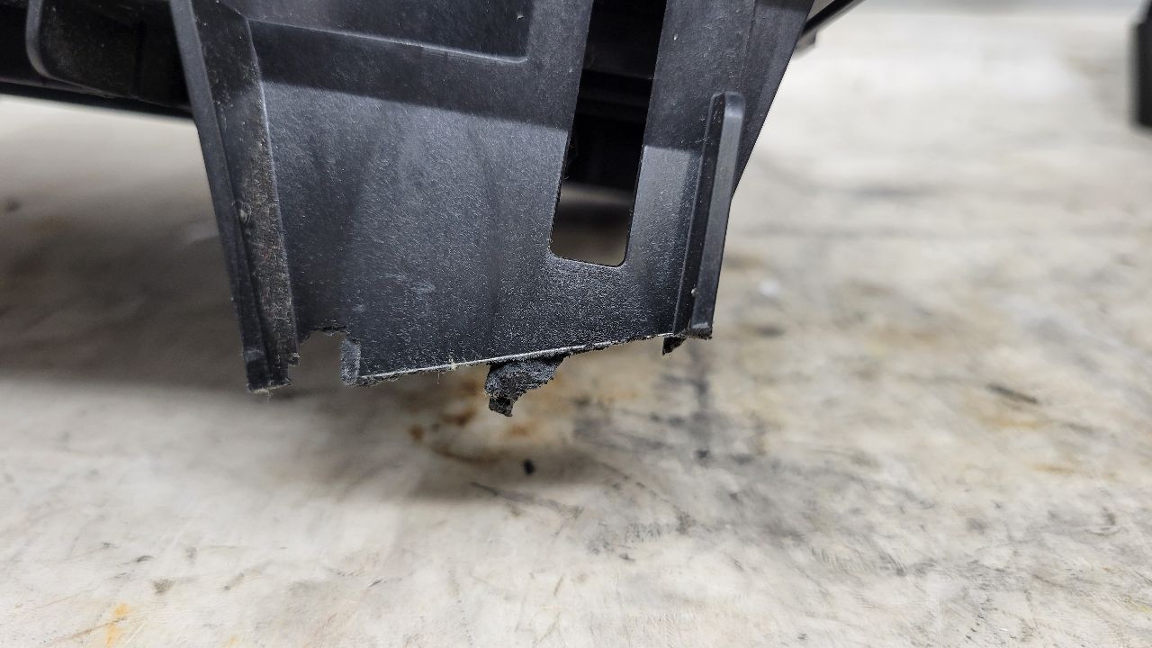 2019 ESCALADE LH UNDER DASH FUSE BOX 84114438 29286 - image 7