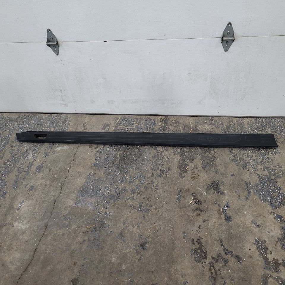 2021 SIERRA150 RH BED SIDE RAIL UPPER TRIM 84545452 29311 - image 1