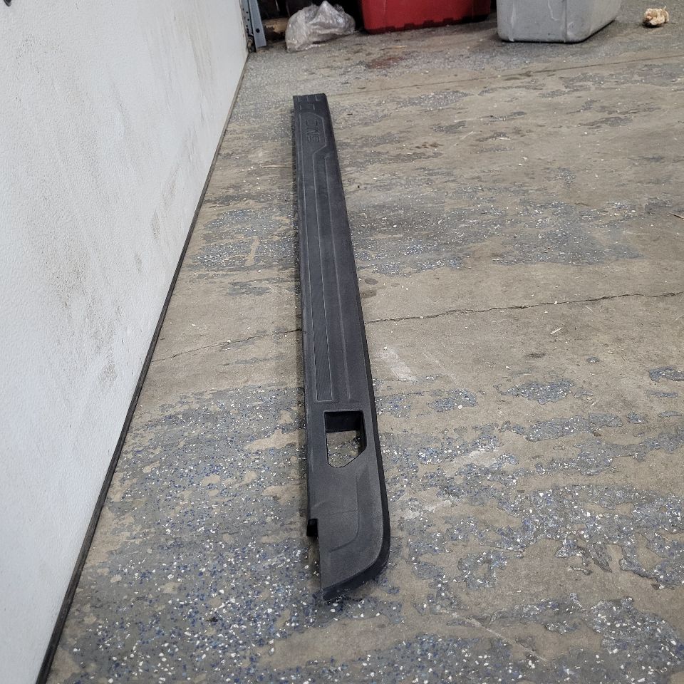 2021 SIERRA150 RH BED SIDE RAIL UPPER TRIM 84545452 29311 - image 3
