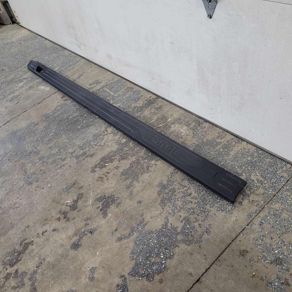 2021 SIERRA150 RH BED SIDE RAIL UPPER TRIM 84545452 29311 - image 4