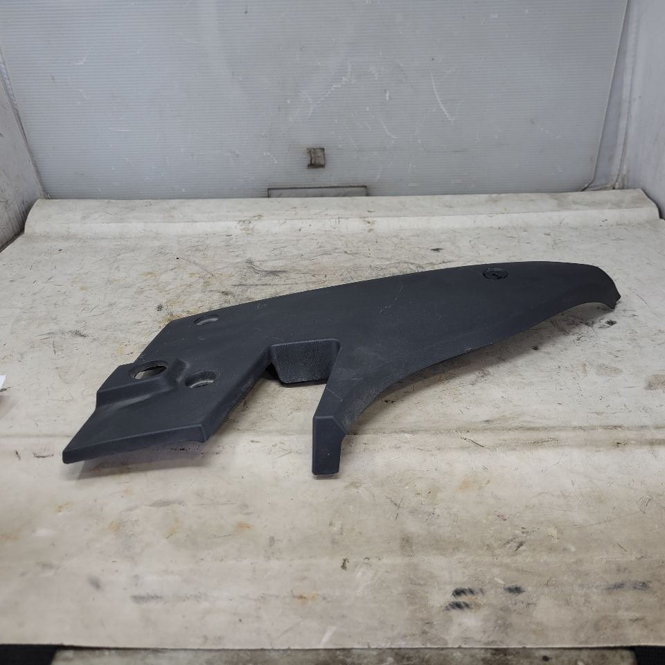 2018 CAMARO RH TAIL LAMP COVER FILLER PANEL TRIM 29324 - image 1