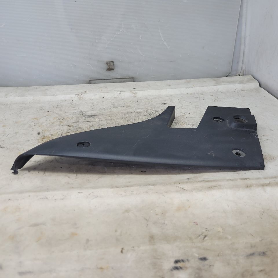 2018 CAMARO RH TAIL LAMP COVER FILLER PANEL TRIM 29324 - image 3