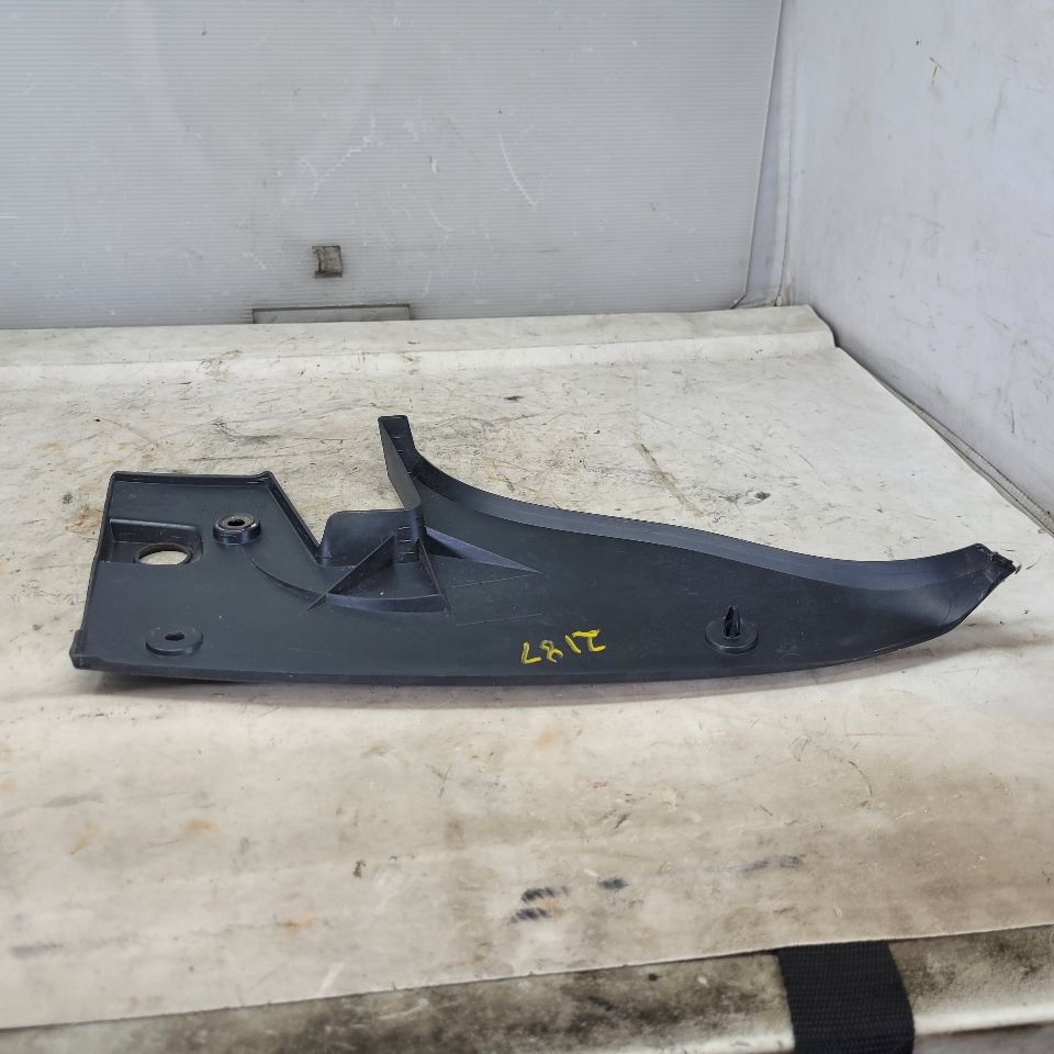 2018 CAMARO RH TAIL LAMP COVER FILLER PANEL TRIM 29324 - image 5