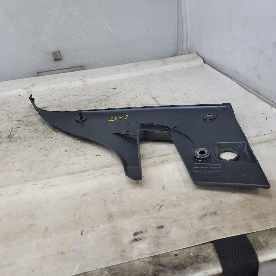 2018 CAMARO RH TAIL LAMP COVER FILLER PANEL TRIM 29324 - image 7