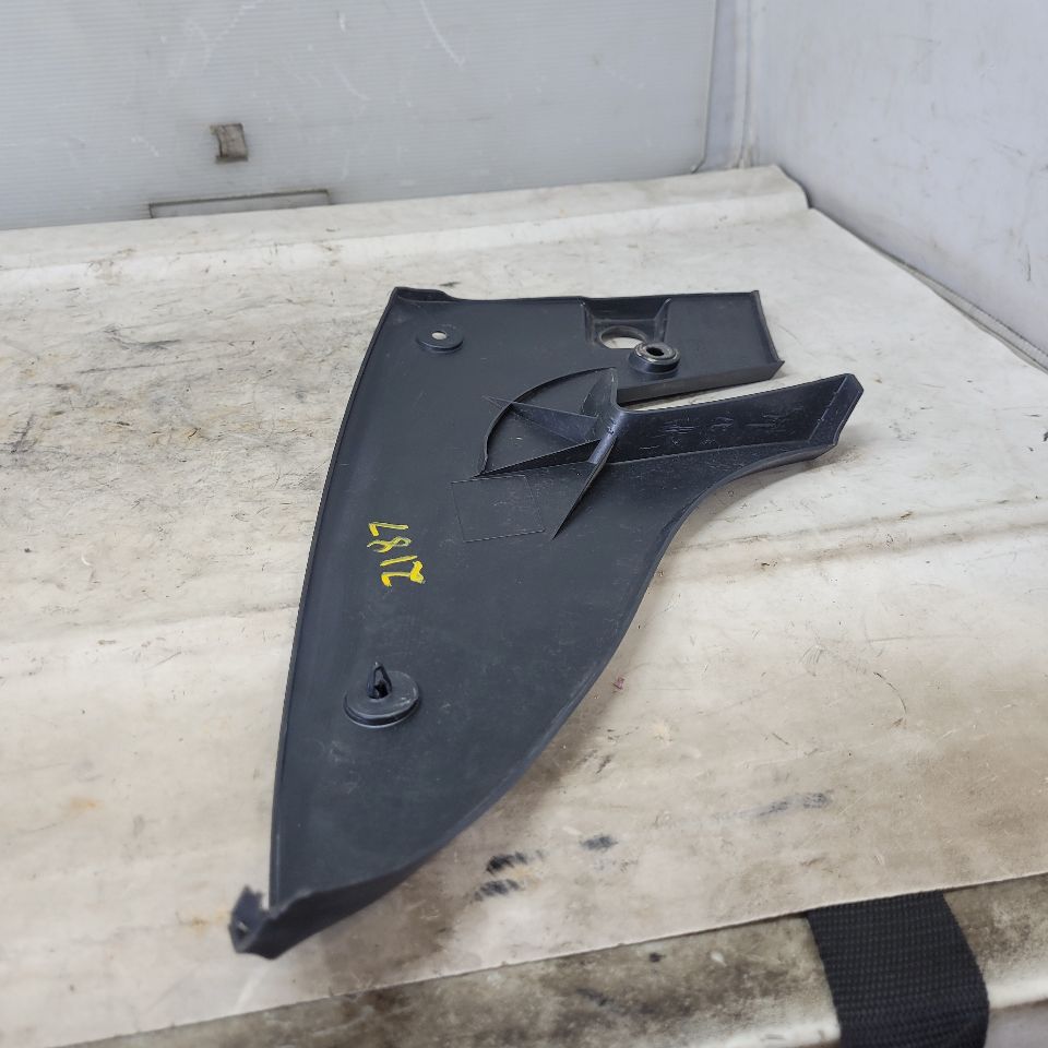 2018 CAMARO RH TAIL LAMP COVER FILLER PANEL TRIM 29324 - image 8
