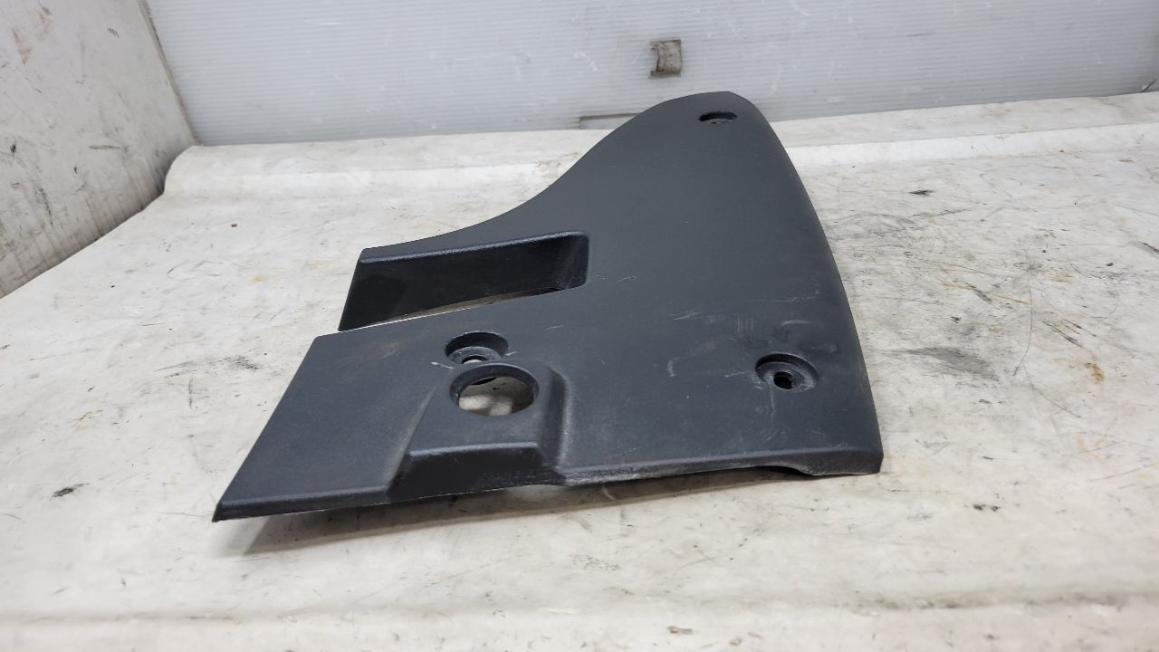 2018 CAMARO LH TAIL LAMP COVER FILLER PANEL 29325 - image 4