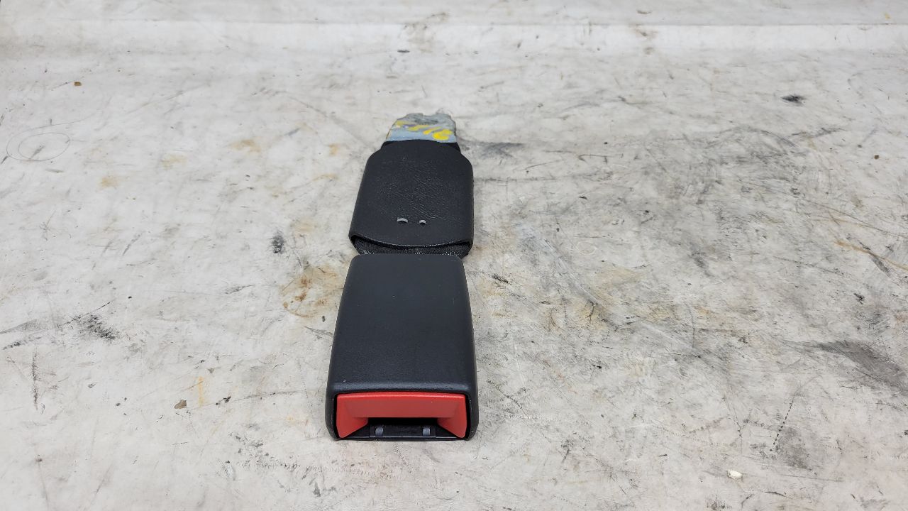 2018 CAMARO REAR SEAT BELT BUCKLE 84002412 29331 - image 1