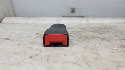 2018 CAMARO REAR SEAT BELT BUCKLE 84002412 29331 - image 2