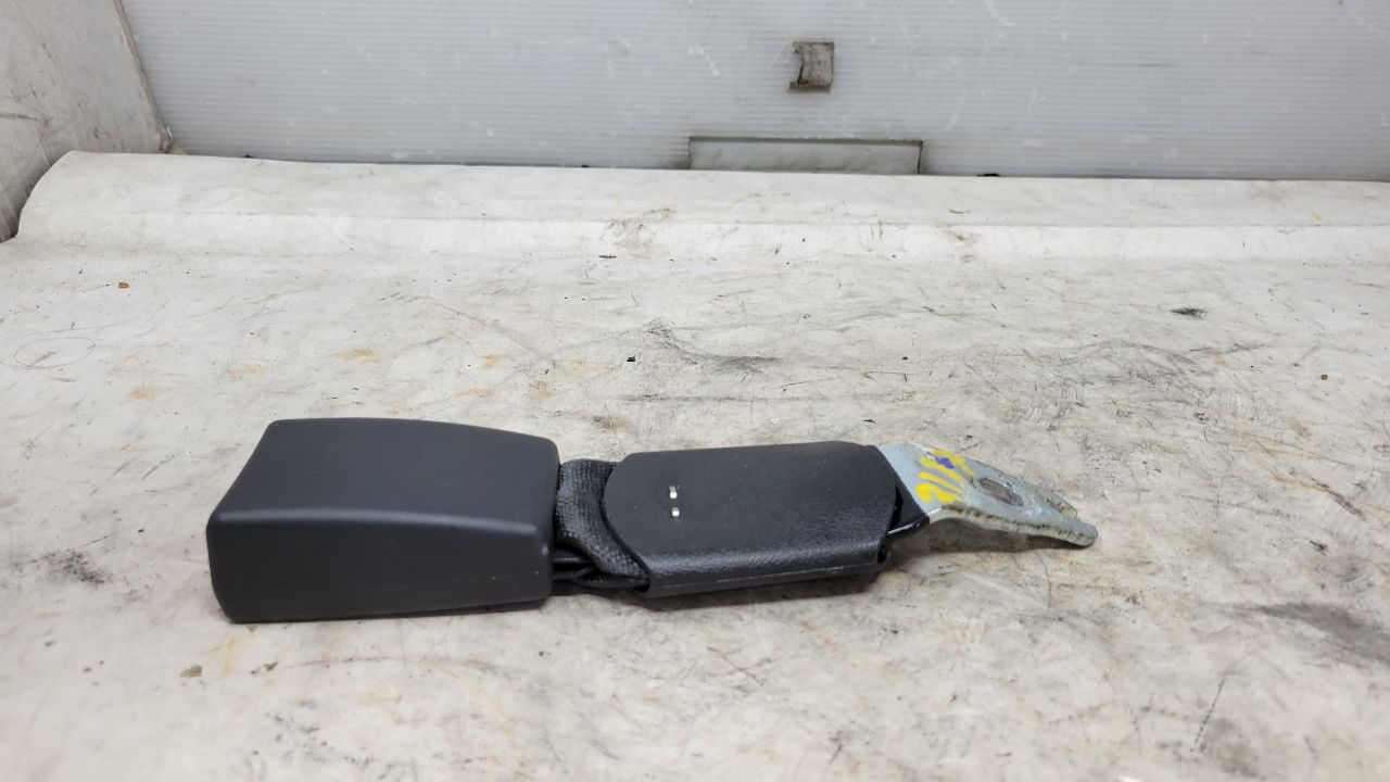 2018 CAMARO REAR SEAT BELT BUCKLE 84002412 29331 - image 3