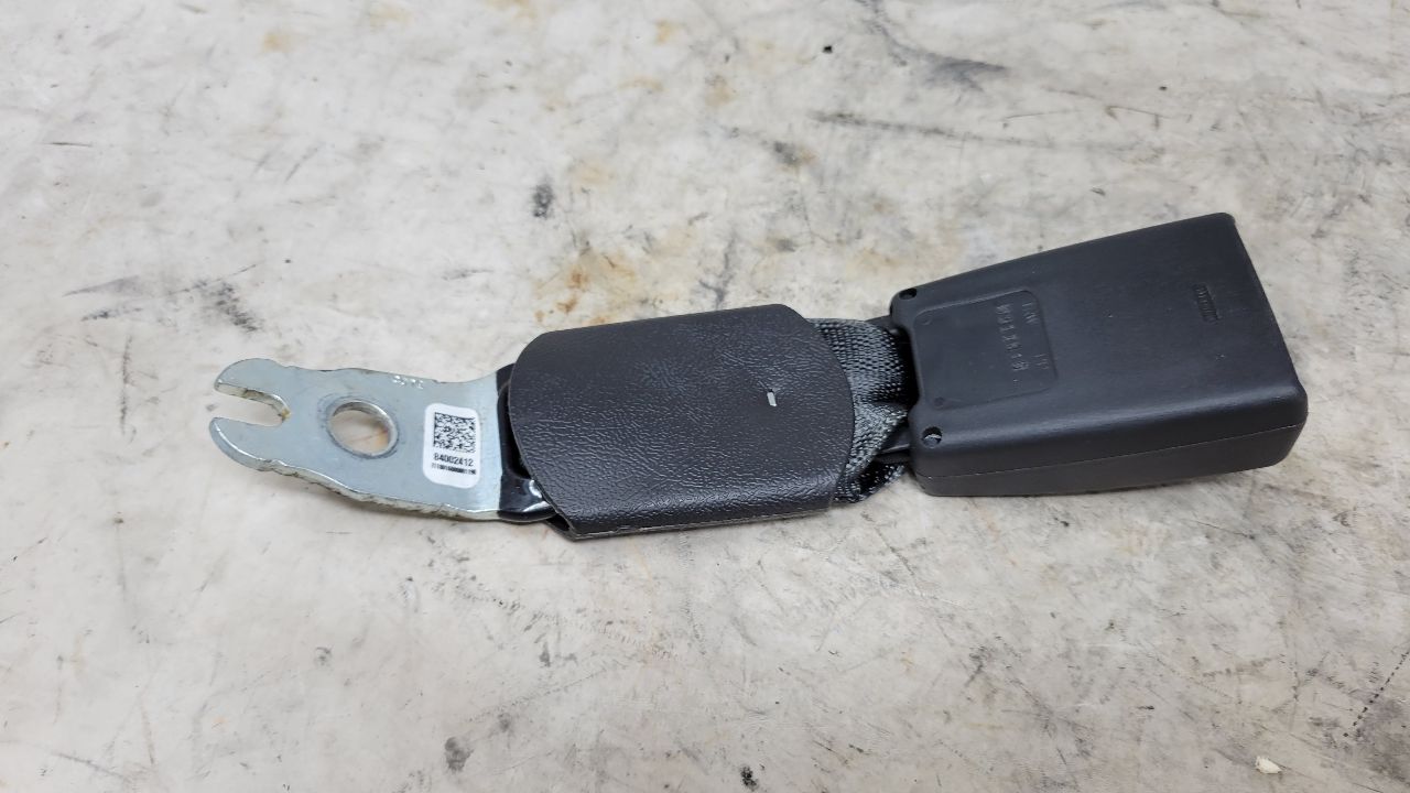 2018 CAMARO REAR SEAT BELT BUCKLE 84002412 29331 - image 6
