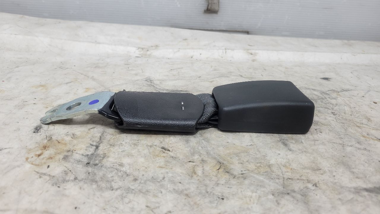 2018 CAMARO REAR SEAT BELT BUCKLE 84002412 29332 - image 2