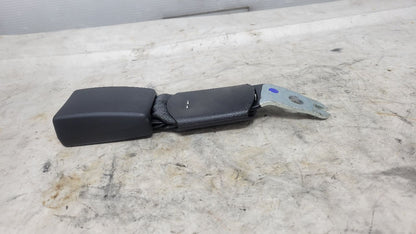 2018 CAMARO REAR SEAT BELT BUCKLE 84002412 29332 - image 4