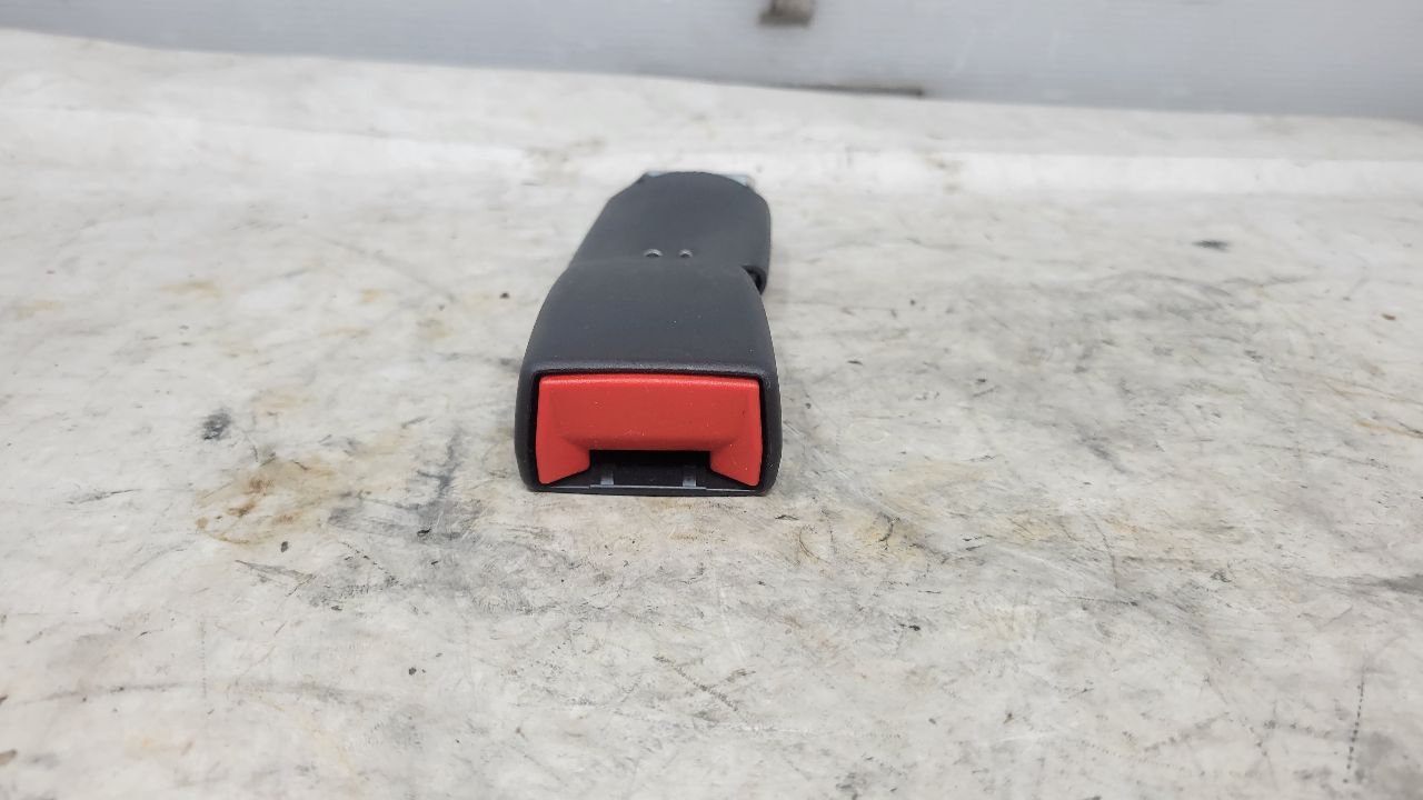 2018 CAMARO REAR SEAT BELT BUCKLE 84002412 29332 - image 5