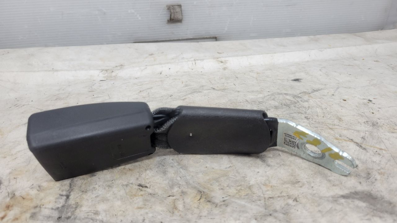 2018 CAMARO REAR SEAT BELT BUCKLE 84002412 29332 - image 6