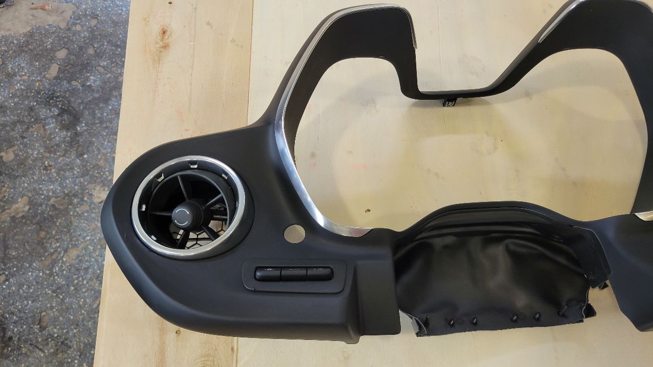 2018 CAMARO DASH CLUSTER RADIO BEZEL TRIM 29333 - image 2