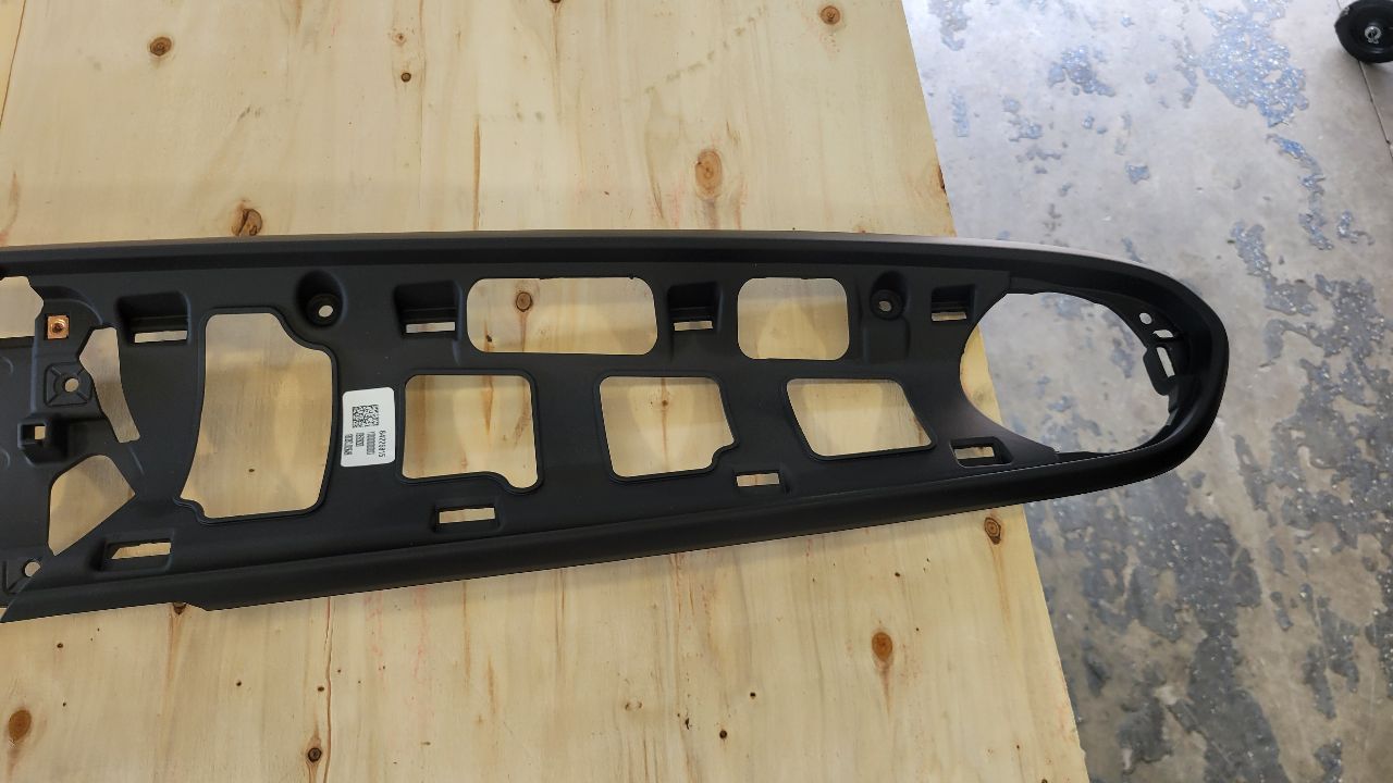 2018 CAMARO DASH CLUSTER RADIO BEZEL TRIM 29333 - image 5