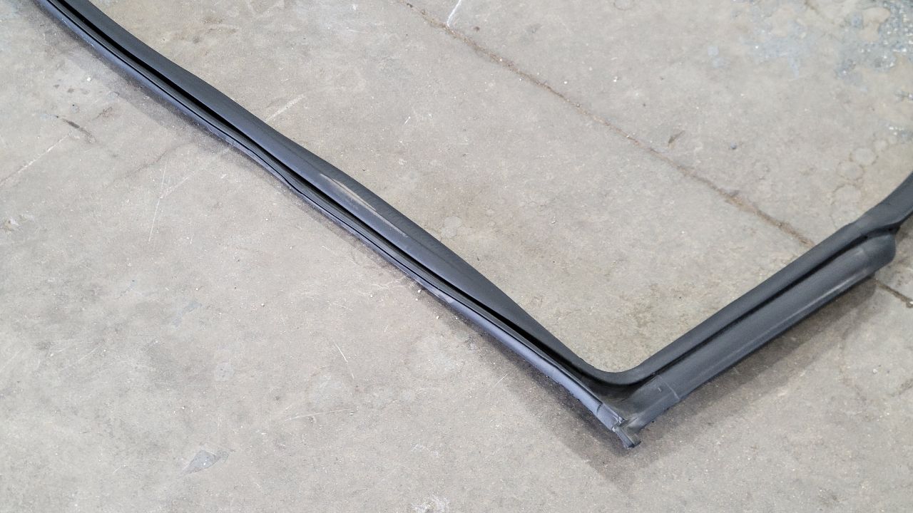 2018 CAMARO OEM RIGHT RH DOOR WEATHERSTRIPPING 29340 - image 4