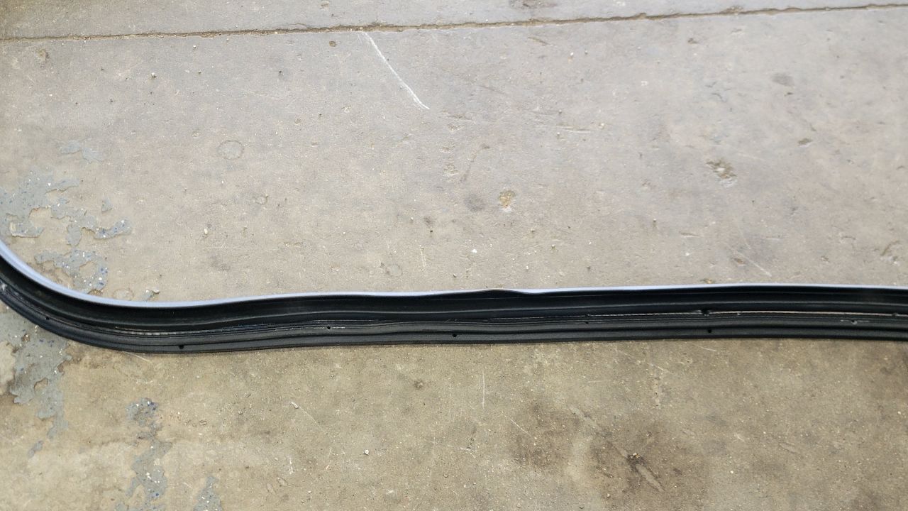 2018 CAMARO OEM RIGHT RH DOOR WEATHERSTRIPPING 29340 - image 8